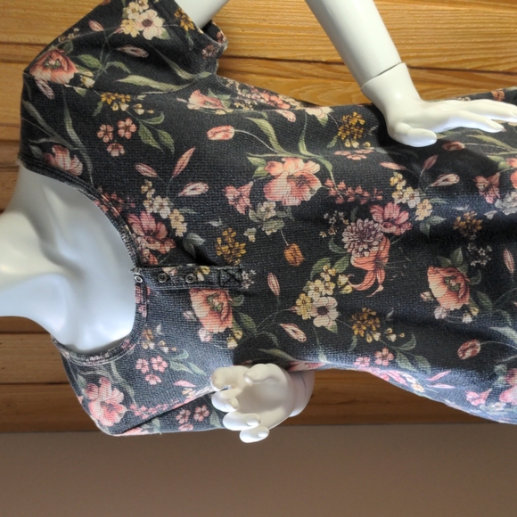 Ladies Top - Picture 2 of 3